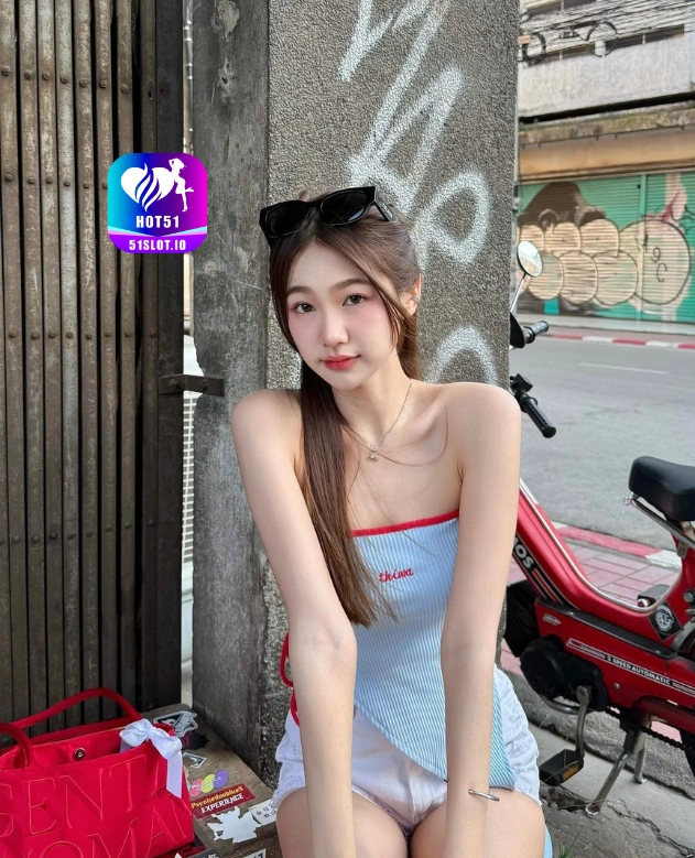 Ayu Pratama ​HOT51