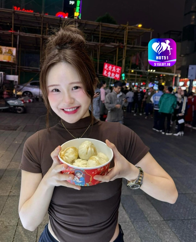 Ayu Utami HOT51