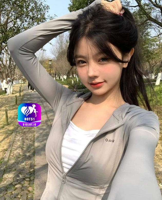 Dina Kartika HOT51