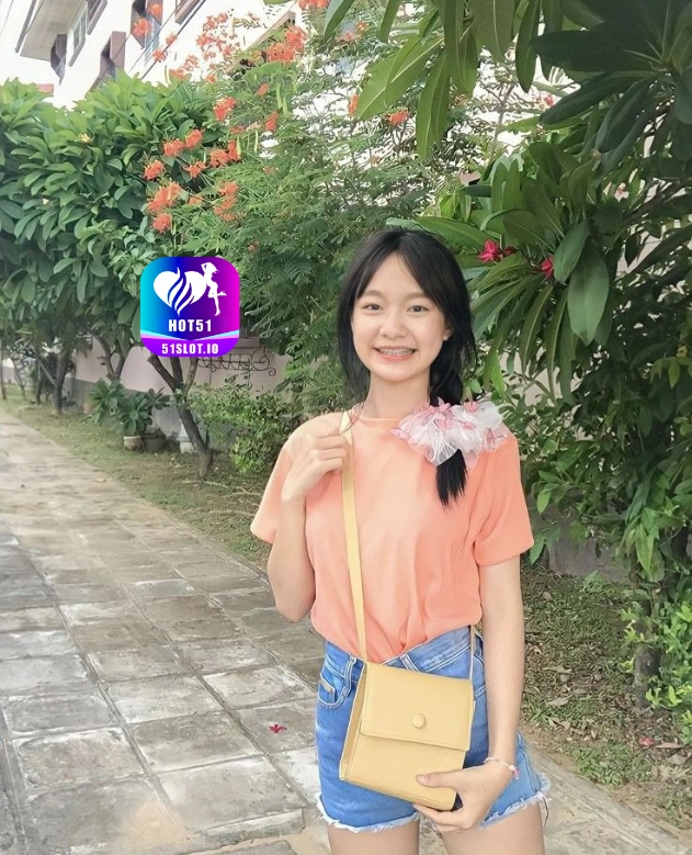 Indah Kartika HOT51