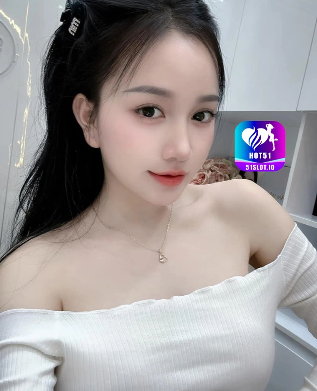 Nia Ginowan HOT51