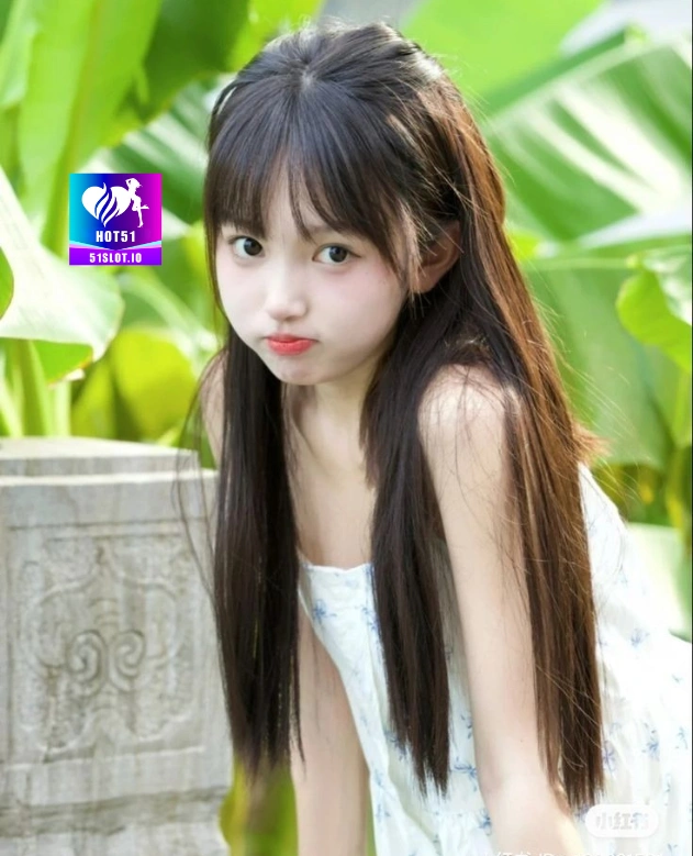 Tari Siregar HOT51