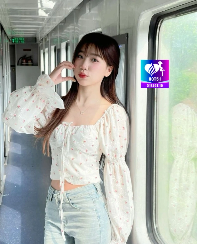 Tari Utami HOT51