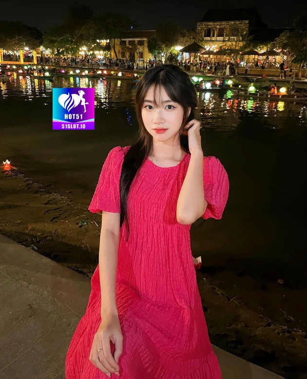 Tari Utami HOT51